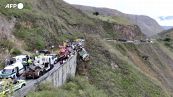 Colombia, un autobus si ribalta in autostrada: almeno 20 morti e 15 feriti