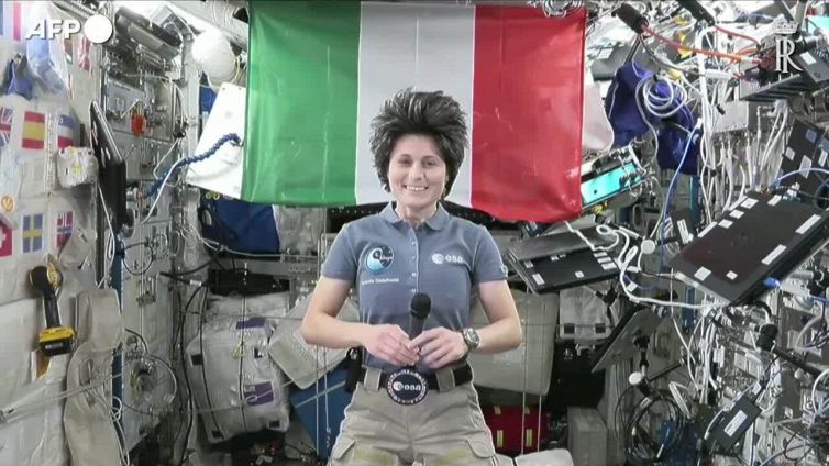 AstroSamantha: "Nello spazio una collaborazione unica"
