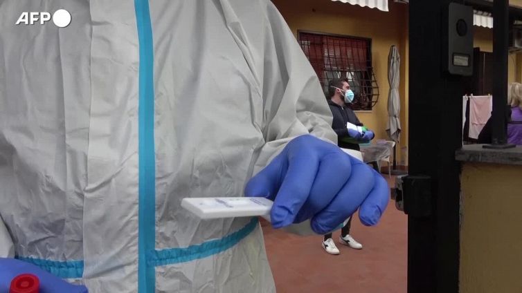 Covid, rallentano i ricoveri ma i soggetti fragili vaccinati restano pochi