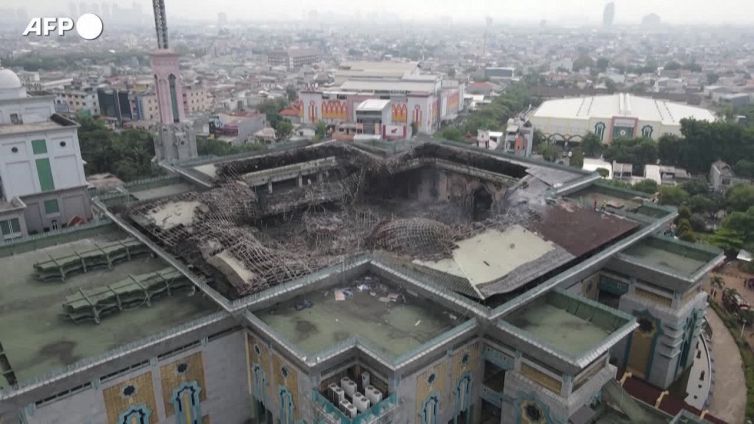 Indonesia, la moschea di Jami dopo il crollo della cupola