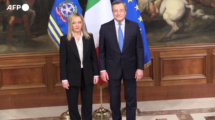 Giorgia Meloni si insedia, lungo faccia a faccia con Draghi
