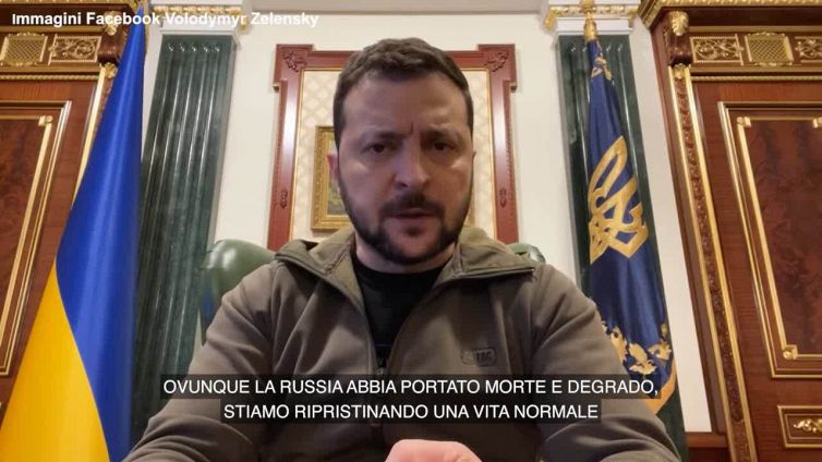 Zelensky: "Il mondo dia risposta dura a accuse Mosca 'bomba sporca'"