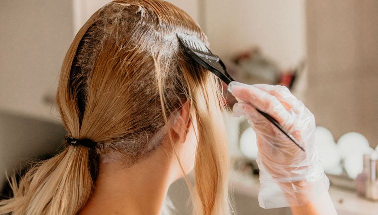 Attenzione, questi prodotti per capelli raddoppiano il rischio di ammalarsi di cancro