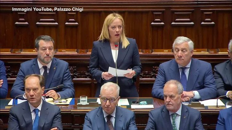 Meloni: "Grazie a Draghi per il veloce passaggio di consegne"