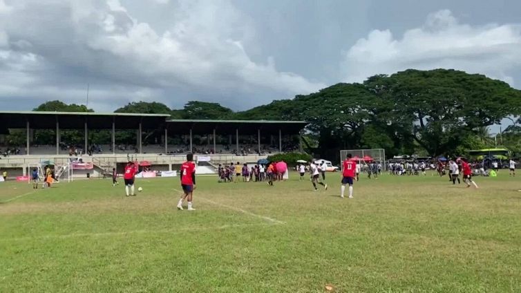 Arbitro di calcio colpito da un fulmine: salvo per miracolo