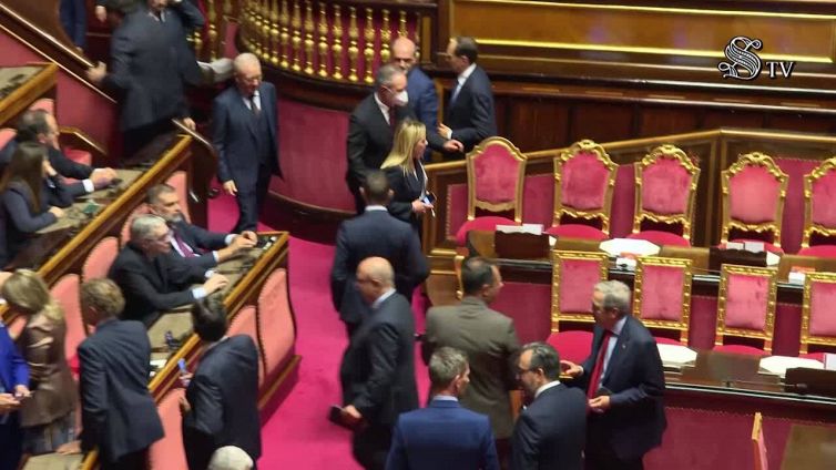Governo, Meloni consegna il testo dell'intervento al Senato