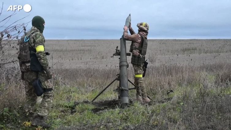Ucraina, soldati usano mortai nella regione di Kharkiv
