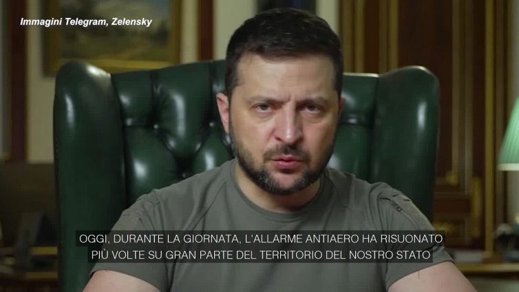 Zelensky: "Finora abbattuti quasi 250 elicotteri russi"