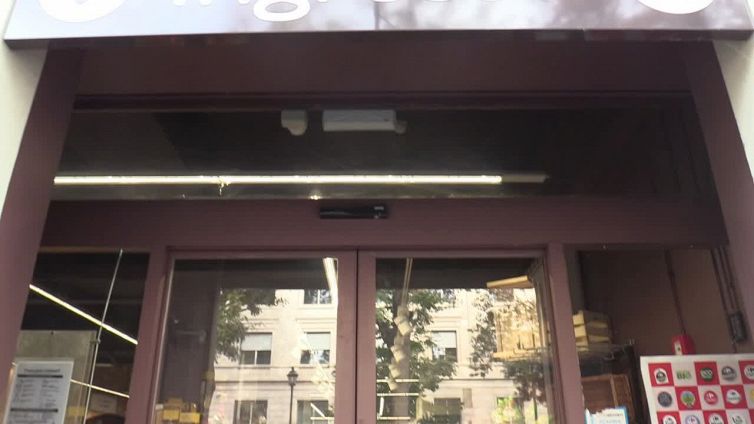 Inflazione all'11,9%, come cambia fare la spesa: "Compro pesce per i figli e non per me"