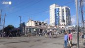 Somalia, la gente rimuove le macerie dopo i due attentati