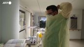 Covid, medici contro lo stop alle mascherine negli ospedali: "Troppi rischi"