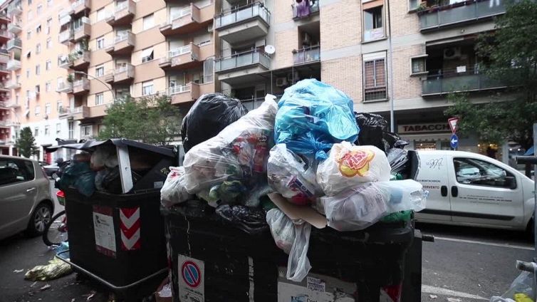 Italiani "spreconi", buttano 146 chilogrammi di cibo a testa