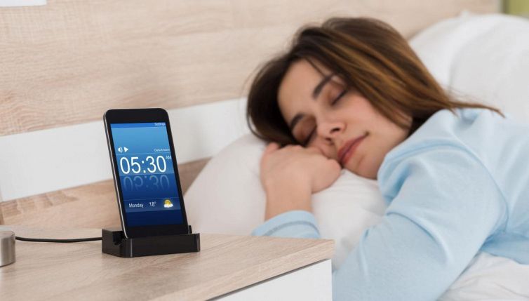 Chi russa e dorme in questo modo è a rischio: l’avvertimento