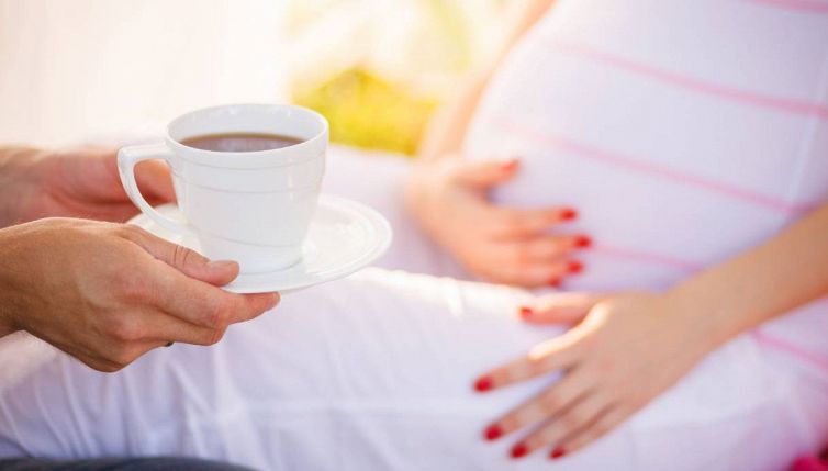 Un'abitudine, diffusa, si è scoperta dannosa per le donne incinte