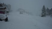 Maltempo tra Lombardia e Trentino, fitta nevicata all'altezza del Passo del Tonale