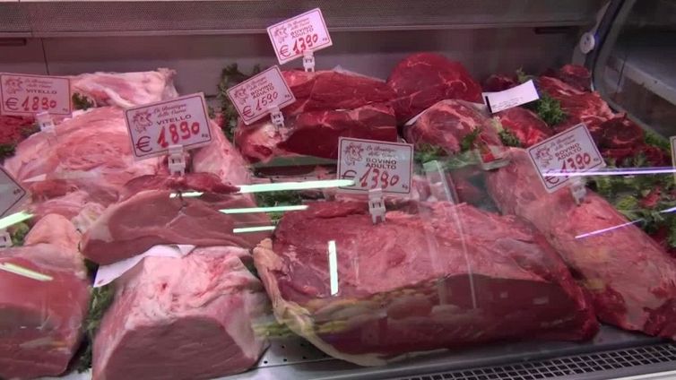 "L'Italia dice no a carne prodotta in laboratorio"