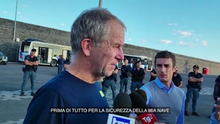 Migranti, comandante Humanity: "Soluzione sia a Catania, illegale lo stop dello sbarco"