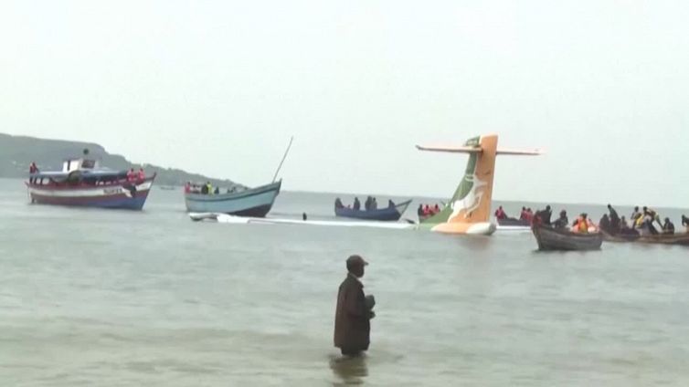 Aereo precipita nel lago in Tanzania, almeno 19 morti