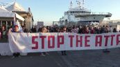 Migranti, la protesta degli attivisti a Catania: "Tutti liberi"