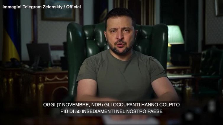 Zelensky: "Respinto il nemico a est e a sud"