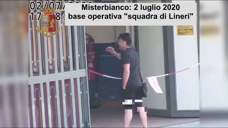 Mafia, la polizia disarticola un clan etneo che imponeva il "pizzo" da anni