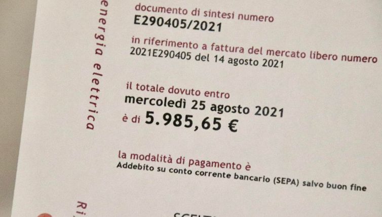 Bonus bollette 600 euro, i requisiti per ottenerlo