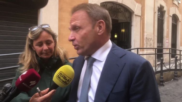 Migranti, Lollobrigida: "Francia non ha niente da insegnarci, loro confini sono militarizzati""