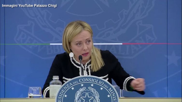 Migranti, Meloni: "Molto colpita dalla reazione aggressiva della Francia"