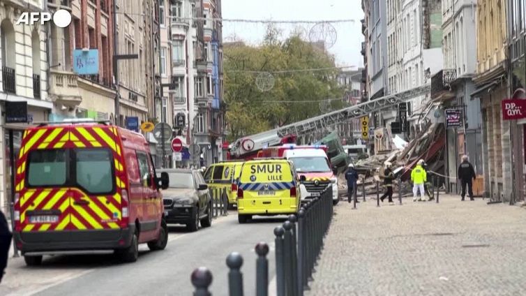 Francia, crollano due edifici nel centro di Lilla: nessuna vittima