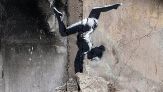 Sorpresa, è spuntata una nuova opera di Banksy. Quale significato nasconde davvero?