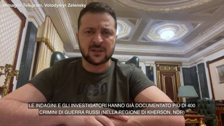 Ucraina, Zelensky: "Scoperti 400 crimini di guerra russi a Kherson"