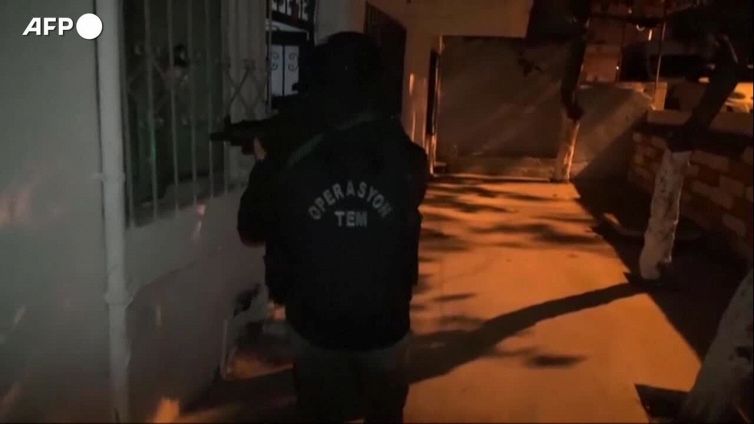 Esplosione a Istanbul, le immagini dell'arresto della sospettata