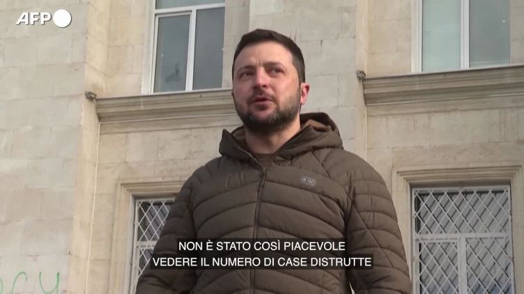 Zelensky a Kherson: "E' impossibile uccidere l'Ucraina"