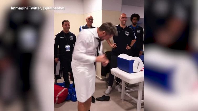 L'Italbasket stacca il pass per i Mondiali, esultanza incontenibile negli spogliatoi