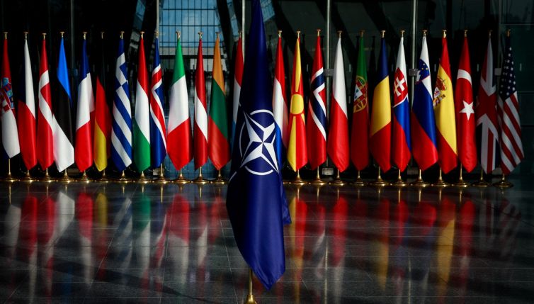 Nato, cosa sono gli articoli 4 e 5 e cosa succede all'Italia in caso di attacco