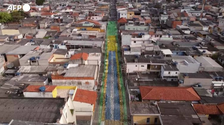 Qatar 2022, le strade del Brasile si colorano di "verdeoro" in vista dei Mondiali