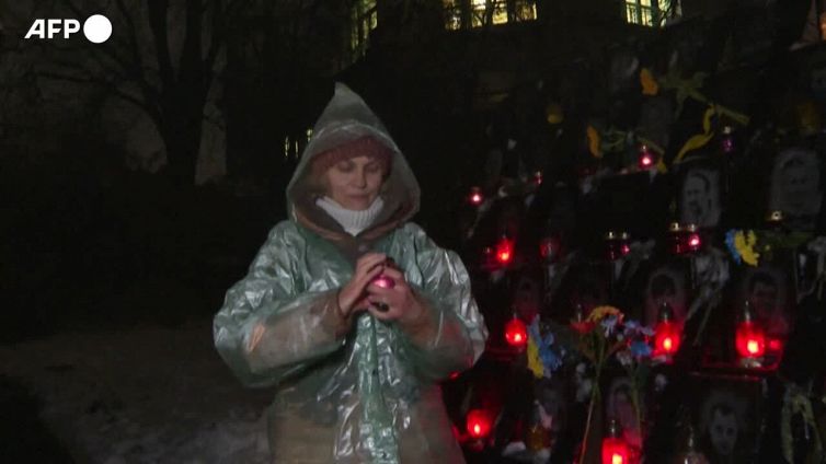 Ucraina, Kiev: ceri e candele per le vittime della rivoluzione di Maidan