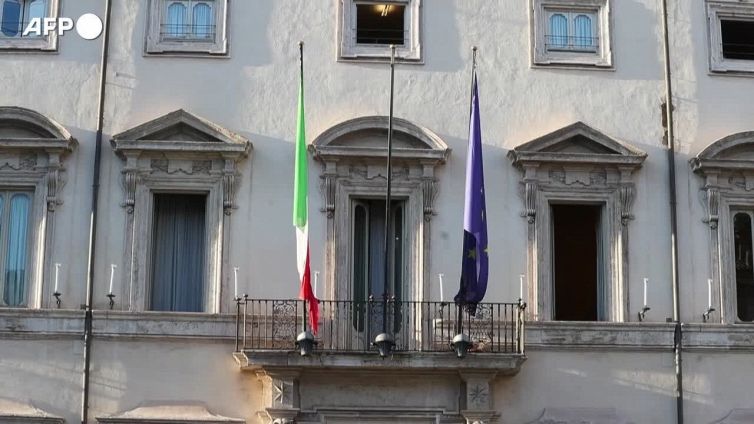 Manovra, Meloni: "Aiuti al ceto medio, non si favoriscono i ricchi"