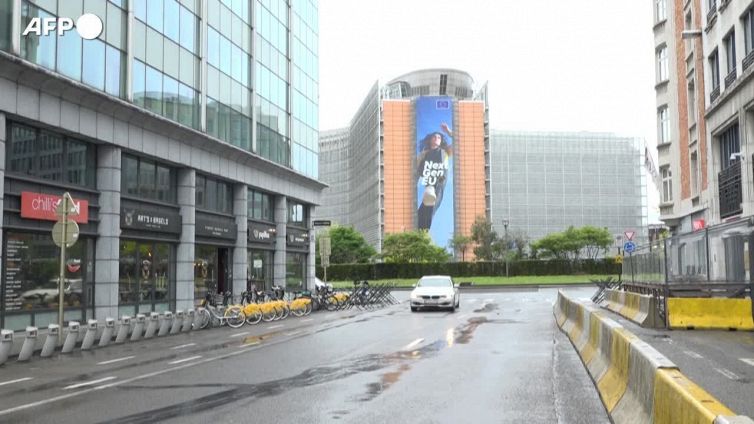 L'Ue: "L'Italia e' vulnerabile". Restano i timori sul debito