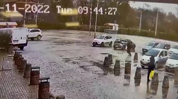 Maltempo, sfiorata tragedia in Irpinia: vola tetto di lamiera