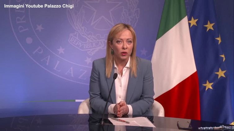 Meloni ai sindaci: "La paura della firma inchioda la nazione, rivedere l'abuso d'ufficio"
