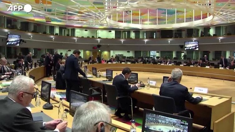 Parigi tiene il punto sui migranti ma spiragli d'intesa