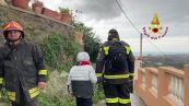 Maltempo Ischia, l'evacuazione di una famiglia bloccata in casa dal fango