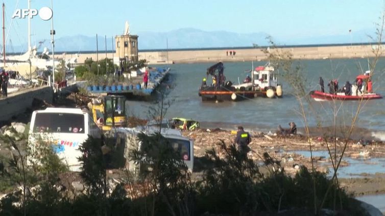 Stato di emergenza per un anno. Meloni: "2 mln a Ischia"