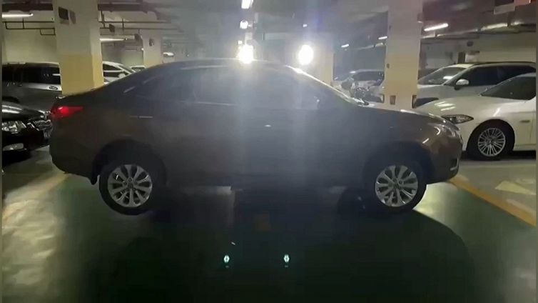 Gli rubano il parcheggio: la vendetta è incredibile