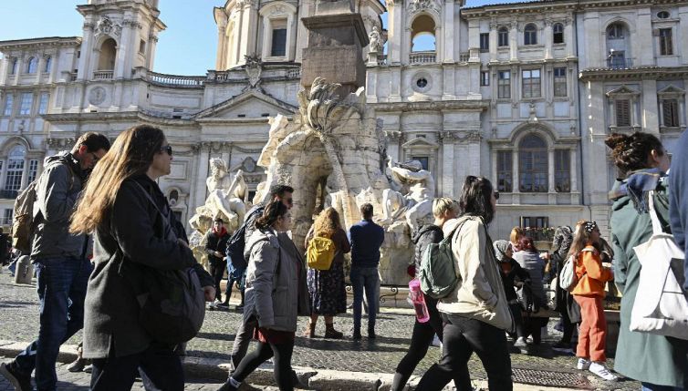 Censis, le paure degli Italiani nel 2022: guerra, Covid e crisi economica