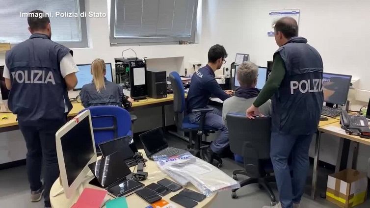 Truffe a imprese con false Pec di banche in tutta Italia, sette perquisizioni