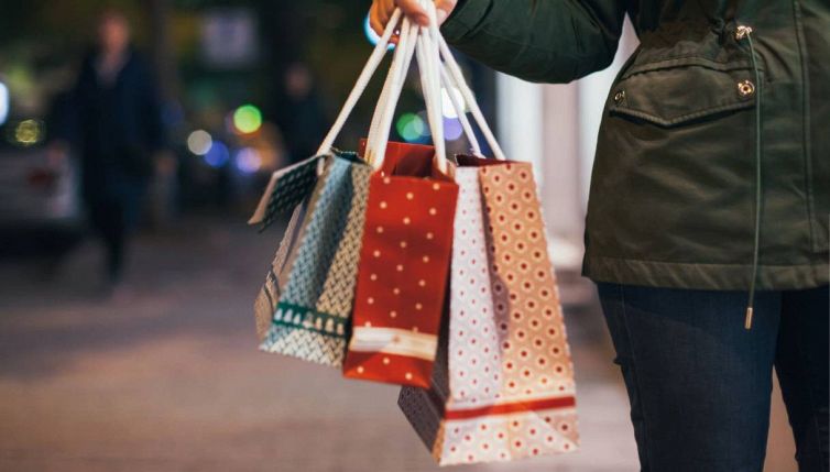 Natale, come fare i regali risparmiando (e senza brutte figure)