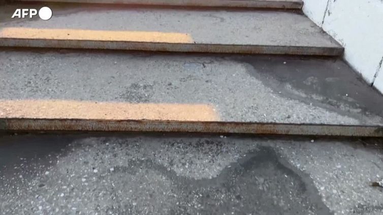 Ucraina, missile colpisce una fabbrica a Kramatorsk: colonne di fiamme e fumo