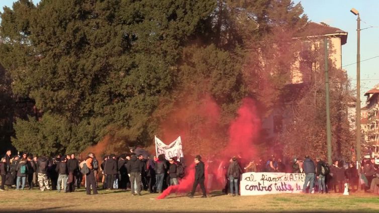 Torino, corteo degli anarchici dal Tribunale al centro per processo a Cospito